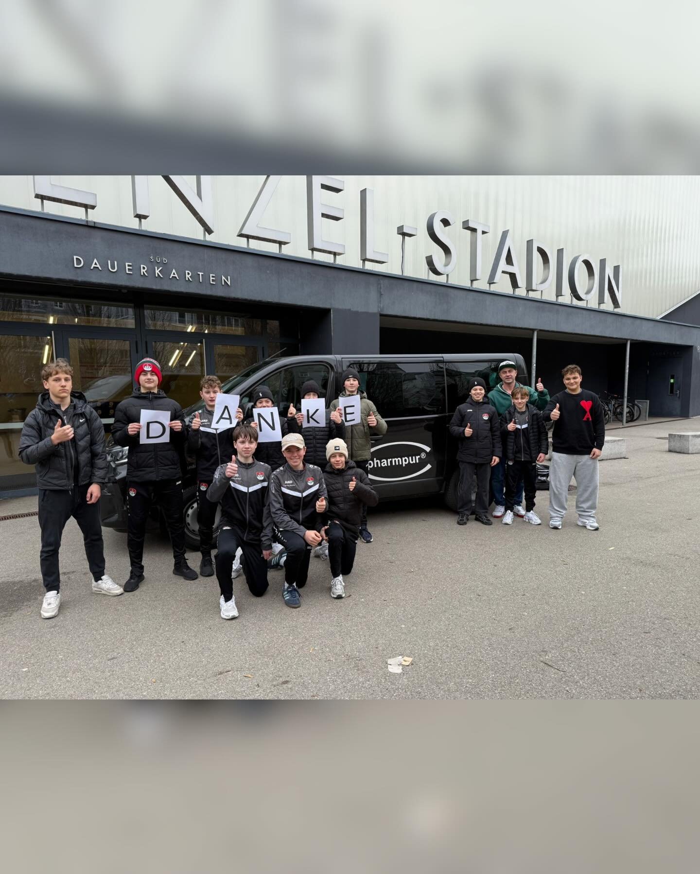 🚌❄️🏒 Dank Pharmpur ist unsere U15 auch auswärts immer bestens unterwegs.
Gestern ging es nach Ingolstadt – und die Jungs holten sich dort den Sieg n. P.! 💪🔥
Vielen Dank an Pharmpur für die Bereitstellung des Busses!

#nurderaev #pharmpur #u15 #auswärtsfahrt