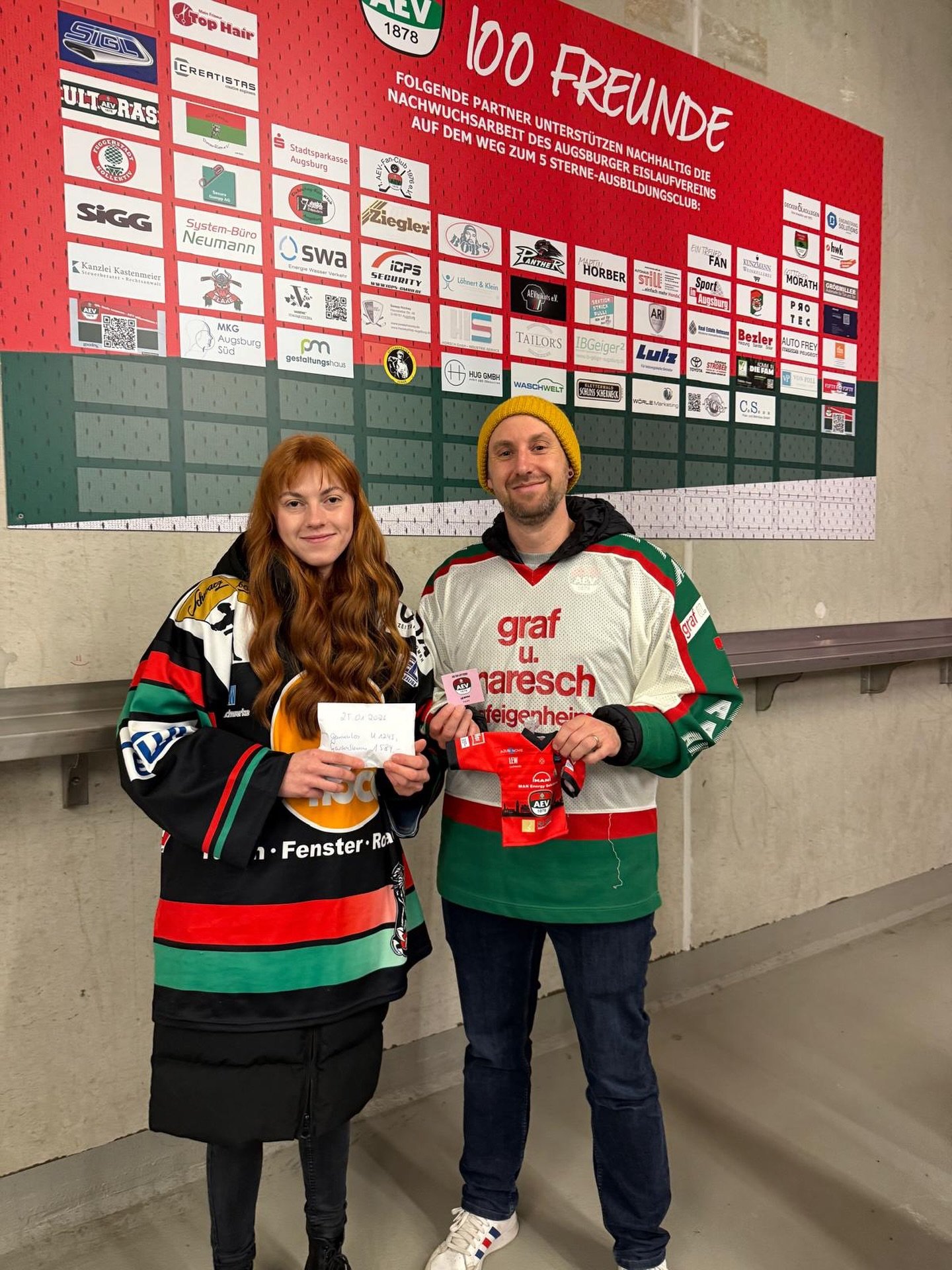 Wiederholungstäterin bei der #aev5050lotterie
Lea hat das Losglück zum 2.ten mal auf ihrer Seite und gewinnt 1584 €uronen mit dem Glückslos U1245. 😉🎉👏🏻
Herzlichen Glückwunsch ❤️
#ZukunftEishockey #AEV #Augsburg #lotto