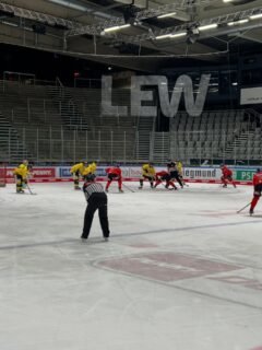Am Schluss macht es unsere U20 nochmal spannend aber am Ende steht der 5. Sieg in Folge gegen den EC Bad Tölz!
AEV U20 - ECT 3:2 (3:0/0:0/0:2)
Torschützen: Liebs, Widowitz PP1, Köpf SH1
Morgen das nächste Spiel um den Kampf in die Play Offs gegen Bad Tölz (17:00 Uhr, CFS) #nurderaev #zukunfteishockey