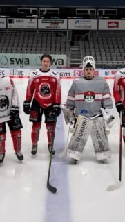 AEV-Familie – jetzt zählt’s! ❤️💚🤍
Unsere U20 geht in die PlayDowns gegen Regensburg und braucht euren Support, eure Unterstützung von den Rängen!
📍 #CFS
🕡 28.02.26 – 18:30 Uhr
Kommt vorbei und feuert unsere Jungs an.
#NurDerAEV #ZukunftEishockey #Eishockey #augschburgerjungs