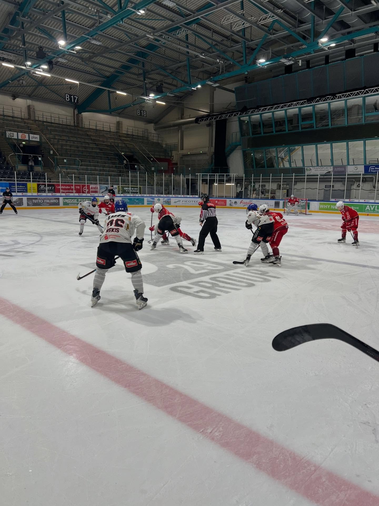 Serienausgleich!
Unsere U20 siegt mit 4:1 in Regensburg und hat somit am kommenden Dienstag das finale Entscheidungsspiel für den Klassenerhalt!
EVR - AEV U20 1:4 (0:2/1:0/0:2)
Torschützen: Samuel Eder, Leon Zyla, Oliver Oberth, Leon Ratke
Serie 2:2 (Best of 5)
Spiel 5 findet am kommenden Dienstag, 18:30 Uhr im CFS statt
#nurderaev #zukunfteishockey #klassenerhalt