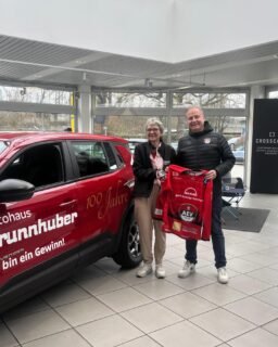 🐣🚗 Osterbrunch beim Autohaus Brunnhuber 🏒🥚

Heute war unser Nachwuchs des AEV zu Gast beim @autohausbrunnhuber zum tollen Osterbrunch. Mit jeder Menge Spaß und Action konnten unsere Jungs und Mädels das Autohaus erkunden, toben und natürlich fleißig Ostereier suchen. 🐰✨

Im Rahmen des Besuchs durfte unser Vorstandsmitglied Alfred Pest den Förderer-Puck an Frau Brunnhuber überreichen – als Zeichen unserer Wertschätzung für die großartige Unterstützung.

Ein herzliches Dankeschön an das @autohausbrunnhuber für die Einladung und das tolle Engagement für unseren Nachwuchs! ❤️💚🤍

#AEVNachwuchs #DankePartner #Osterbrunch #Teamspirit #Nachwuchsförderung