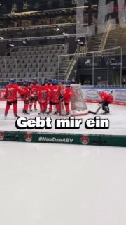 Am Dienstag hat unsere U11 den Sack zugemacht 🏒

Die U11-1 beendet die Saison als Sieger der Gruppe 01.

Starke Leistung, Kids! ❤️💚🤍

#zukunfteishockey #nurderaev