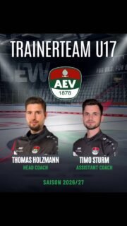 Wir dürfen vorstellen: Unser U17-Trainerduo 2026/27! 🔴🟢⚪

Mit Thomas Holzmann als Head Coach und Timo Sturm als Assistant Coach startet unsere U17 motiviert in die neue Saison.

Gemeinsam setzen sie auf die sportliche und persönliche Entwicklung unserer Nachwuchsspieler, hohe Leistungsbereitschaft, Teamgeist und die Freude am täglichen Fortschritt. Die Mannschaft soll sich mit den besten Teams messen und den nächsten Schritt in ihrer Entwicklung gehen.

Mehr über unser U17-Trainerduo und ihre Ziele für die kommende Saison erfahrt ihr auf unserer Homepage.

Euch für die neue Saison nur das Beste. Viel Erfolg. 💪🏻

👉 Link in Bio 🌐 www.augsburger-ev.de

#ZukunftEishockey #AugsburgerJungs #Eishockey #AEV #Augsburg