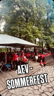 AEV Sommerfest 2026 ☀️😎

Gemeinsam lachen, essen, austauschen – und natürlich unsere komplette AEV‑Jugend feiern.
Alle Jugendteams und ihre Trainer wurden vorgestellt, souverän moderiert von @aevpanther Stadionsprecher Alex Dußmann.
Ein Mittag/Nachmittag, einfach zum Genießen. 🔴🟢⚪️ Genau so muss’s sein. 

#AEV #Augsburg #NurDerAEV #Sommerfest #Eishockey

Bilder: Sport in Augsburg