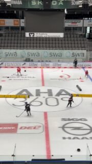 Könnt ihr es auch riechen? 

Frisches Eis im #CFS
Alle Teams unserer Jugend sind seit 01.08. zurück auf dem Eis und bereiten sich final auf die neue Saison vor..🧊❄️ Der Kabinenduft ist auch inklusive. 😵‍💫💨😜

#AEVNachwuchs #ZukunftEishockey #Augsburg #Eishockey