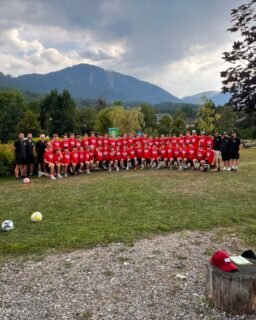 🏒 Intensiv in die neue Saison! 💪🔥

Unsere U17 und U20 verbringen diese Woche von Montag bis Freitag ein intensives Trainingslager in Ferlach bei @htc.eishalle.ferlach. Mit täglichen Eiseinheiten, intensivem Krafttraining und jeder Menge Teamgeist legen unsere Jungs den Grundstein für eine erfolgreiche Saison. 👊

Ein ganz herzliches Dankeschön an @aevtrikotsde, AVA Abfallverwertung und Gottfried Morath. Eure Unterstützung macht solche Trainingsmaßnahmen erst möglich. Vielen Dank, dass ihr unseren Nachwuchs auf seinem Weg begleitet! ❤️💚🤍

#AEV #zukunfteishockey #U17 #U20 #Trainingslager