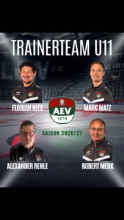 Unser Trainerquartett für die U11!

Drei Teams, vier engagierte Trainer, eine Mission: Unsere Kleinschüler stark machen - auf dem Eis und fürs Leben.
Florian Nies, Marc-Manuel Matz, Alexander Rehle und AEV Urgestein Robert Merk setzen auf Spaß, Respekt, Teamgeist und Disziplin. 
Wir wünschen euch viel Erfolg dabei.❤️💚🤍

Mehr dazu auf der Homepage —> Link in der Bio.

#ZukunftEishockey, #AugsburgerJungs #Eishockey #AEV #Augsburg