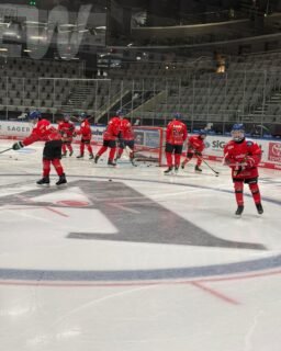 U15 - Kämpferischer Auftakt! 🔥🏒

Viel Energie, Mut und Leidenschaft beim Trainerdebüt von TJ Trevelyan! 💪

Gegen Kaufbeuren zeigte der AEV von Beginn an, was in ihm steckt: früher Druck, starke Zweikämpfe und die verdiente Führung. Auch nach Rückschlägen blieb die Mannschaft dran und kämpfte bis zur letzten Minute. ❤️💚🤍

Am Ende steht zwar eine Niederlage – aber vor allem ein Auftritt, der Mut macht. Jetzt heißt es weiterarbeiten, Pässe schärfen und beim nächsten Mal die Dinger reinmachen! 🔥

Weiter geht’s schon morgen!

📅 18. August 2026
⏰ 17:00 Uhr
📍 Curt-Frenzel-Stadion
🏒 AEV vs. Deggendorfer SC

#AugsburgerEV #AEV #nurderaev #zukunfteishockey #freundschaftsspiel