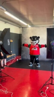 Alle Jahre wieder: Bestandsaufnahme unserer Nachwuchsteams! 😉📸

Beim AEV Media Day standen auch diesmal wieder unsere Nachwuchsmannschaften im Fokus. Teamfotos, Portraits und gute Laune. 

@citypress_gmbh hat wie immer unsere #AugsburgerJungs und Mädels, professionell in Szene gesetzt.👏🏻👏🏻

#NurDerAEV #ZukunftEishockey #picture #Augsburg